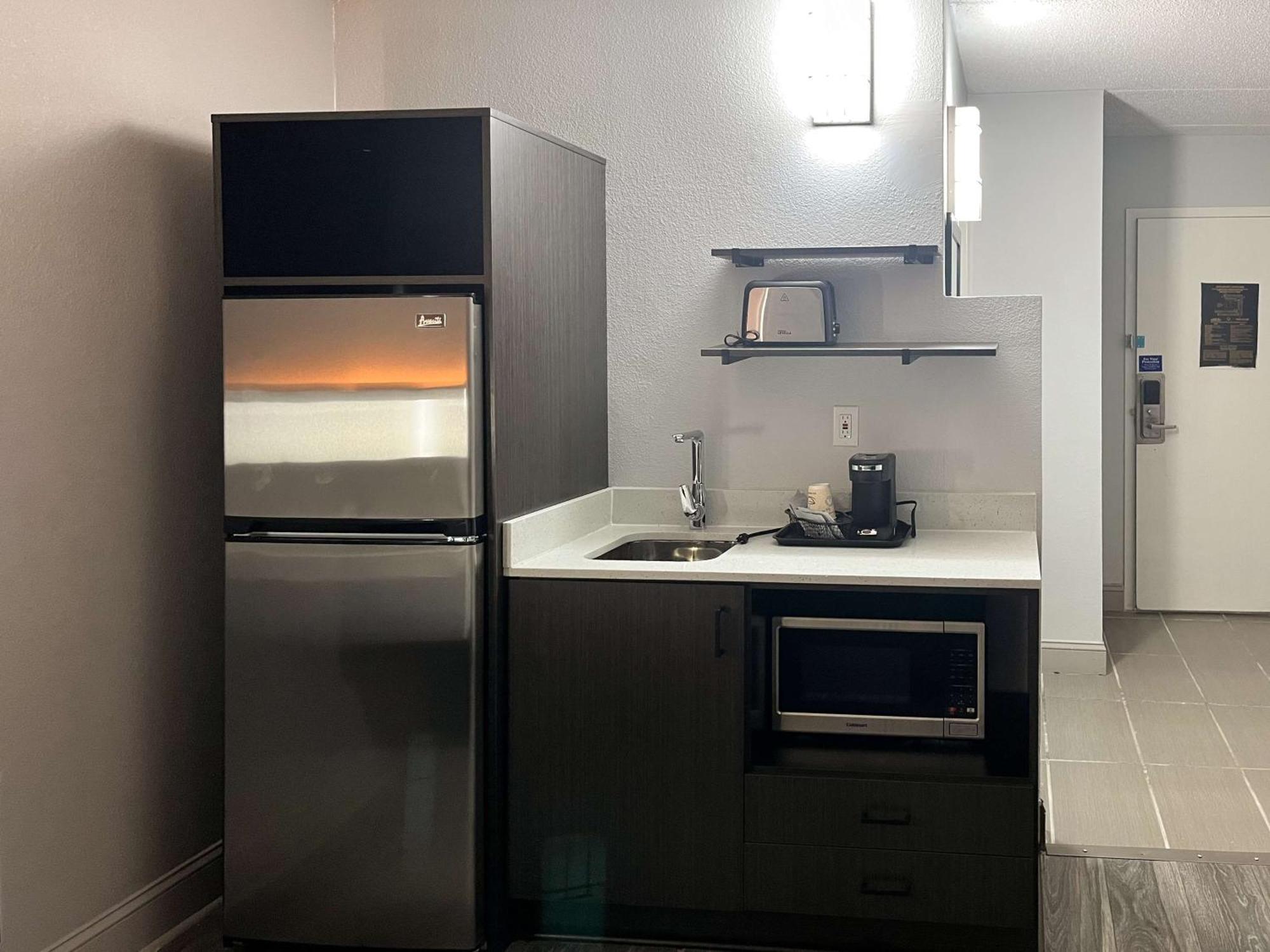 6 Rock Hill, Sc Cherry Road Hotel 4*