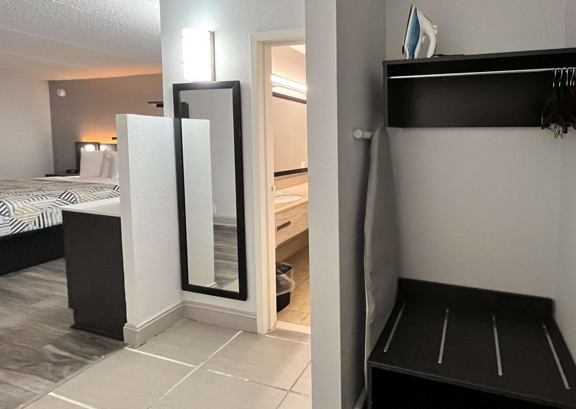 6 Rock Hill, Sc Cherry Road Hotel 4*