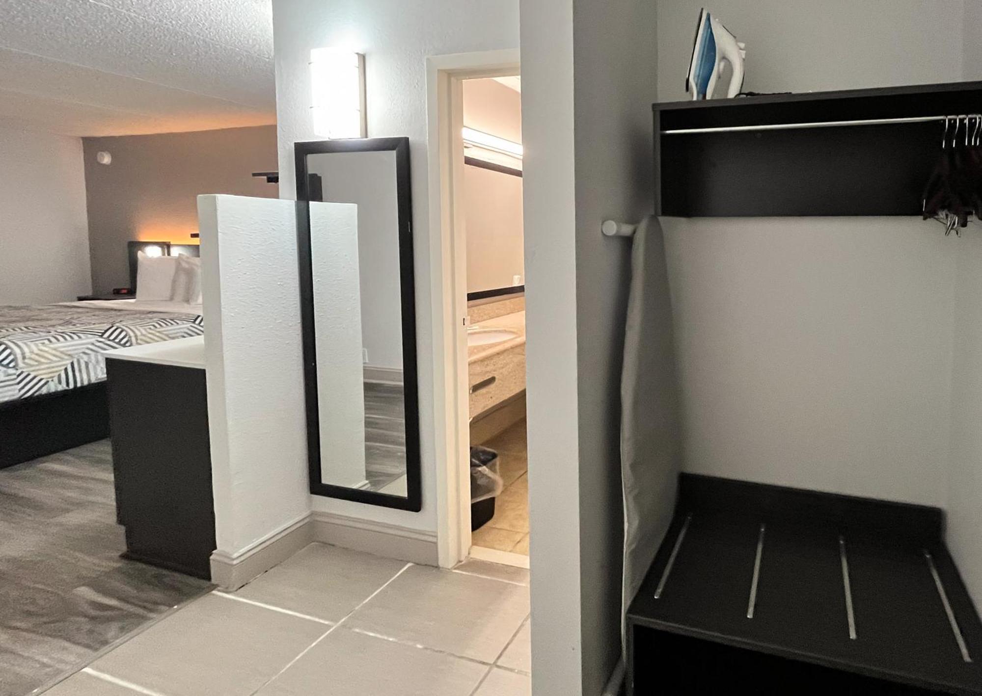 6 Rock Hill, Sc Cherry Road Hotel 4*